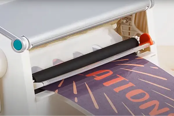 دستگاه چاپ استیکر کاغذ بنفش با نوشته نارنجی