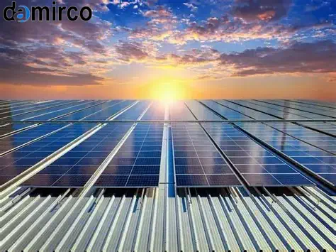 نمایی از خط تولید پنل خورشیدی با تمرکز بر تجهیزات کلیدی و فرآیند مونتاژ