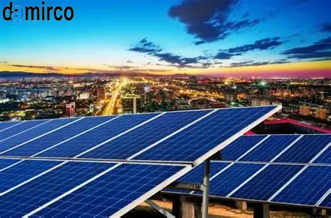 خط تولید پنل خورشیدی در حال نصب و راه‌اندازی