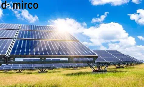 خط تولید پنل خورشیدی در حال کار، همراه با تجهیزات تست کیفیت