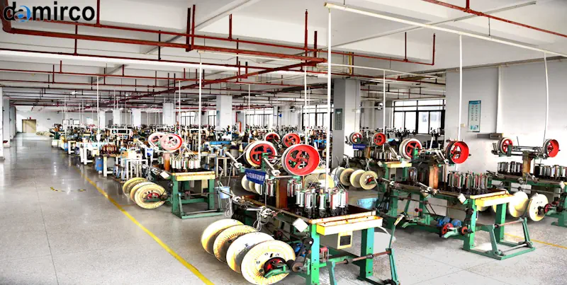 دستگاه‌های خط تولید سیم و کابل با کیفیت بالا در یک کارخانه مدرن