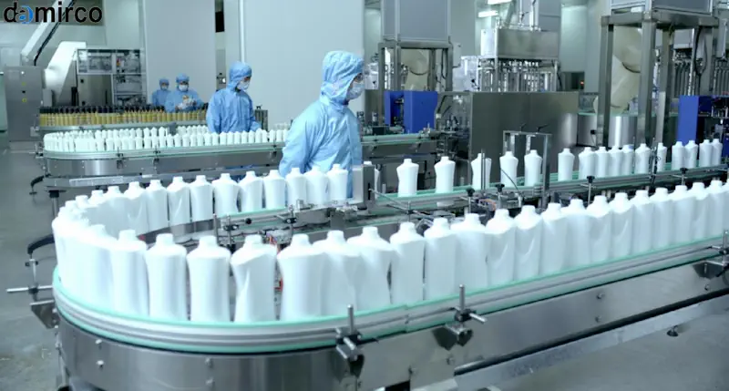 خط تولید مدرن صابون مایع در حال کار