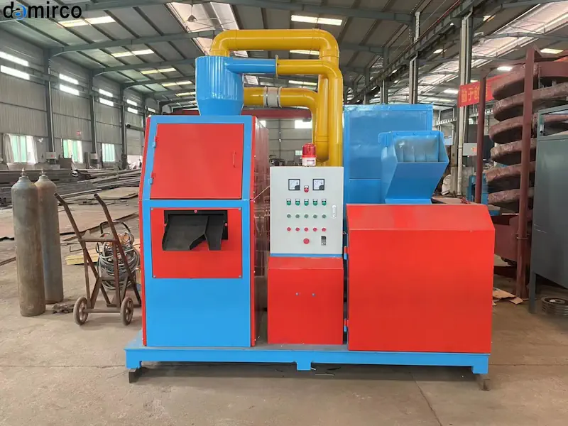 ماشین‌آلات بازیافت سیم و کابل در حال پردازش ضایعات فلزی