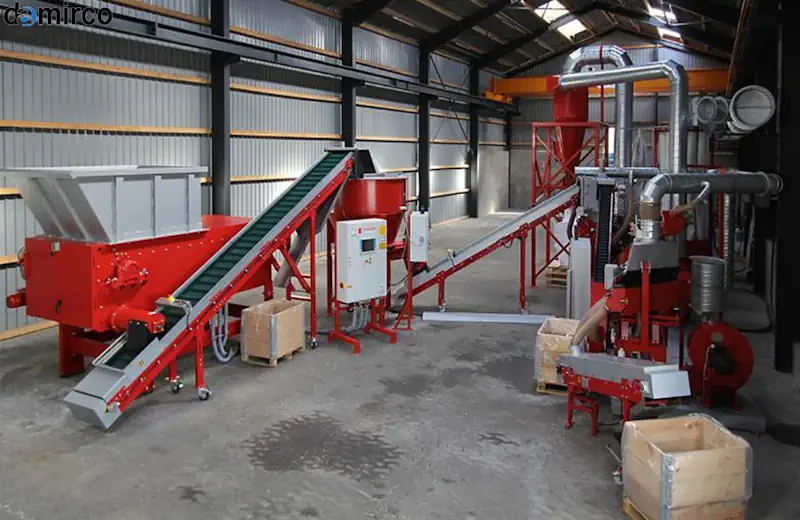 دستگاه بازیافت سیم مسی صنعتی در حال جداسازی کابل‌های فرسوده و جمع‌آوری مس خالص