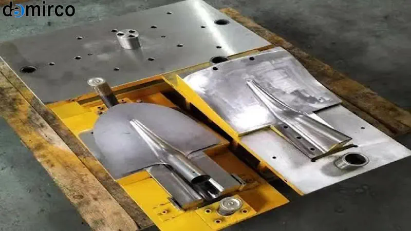 قالب دقیق بیل دستی در دستگاه صنعتی