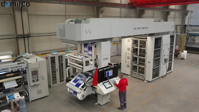 دستگاه چاپ فلکسو در حال کار