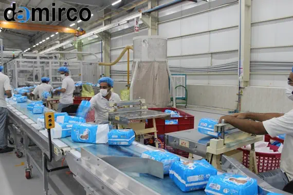 دستگاه تولید پوشک بچه ایرانی در حال کار