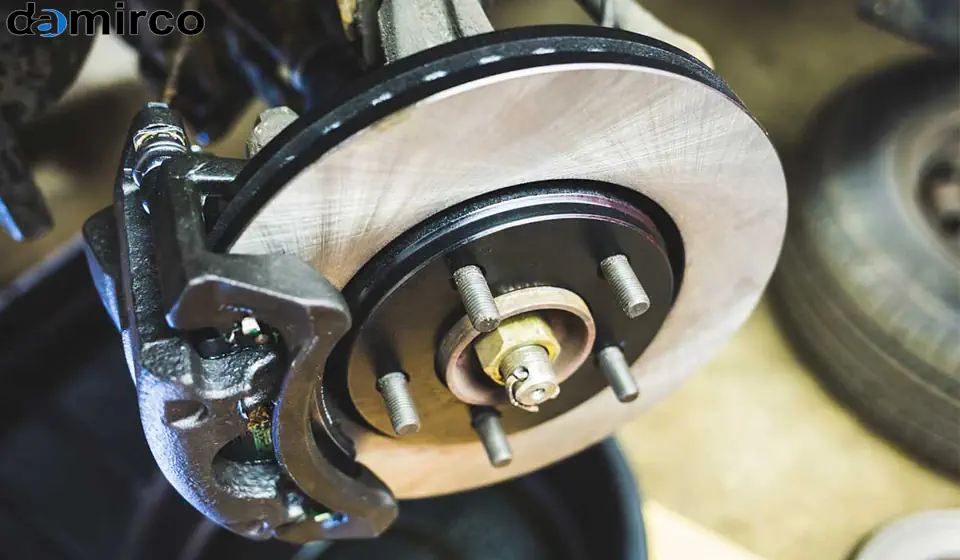 طرح شماتیک یک خط تولید لنت صنعتی مدرن با ظرفیت بالا، نمایشگر مراحل مختلف تولید از مخلوط‌سازی مواد تا بسته‌بندی نهایی.