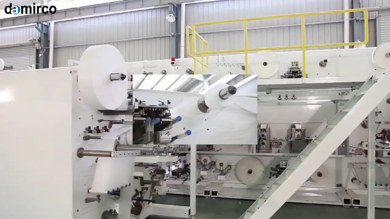 نمایی از خط تولید پیشرفته پوشک در یک کارخانه مدرن