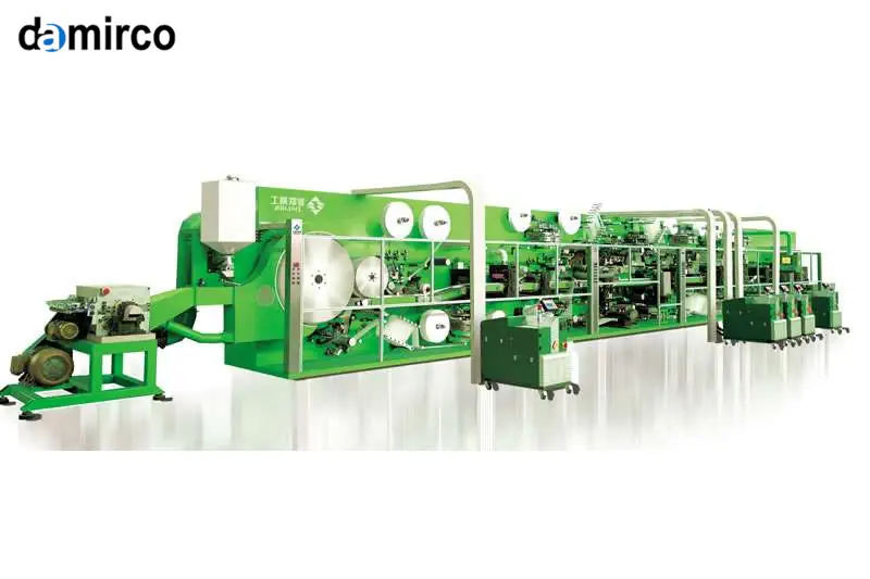 بسته‌بندی‌های جذاب و رنگارنگ پوشک نوزاد با لوگوهای برندهای مختلف در یک قفسه فروشگاه