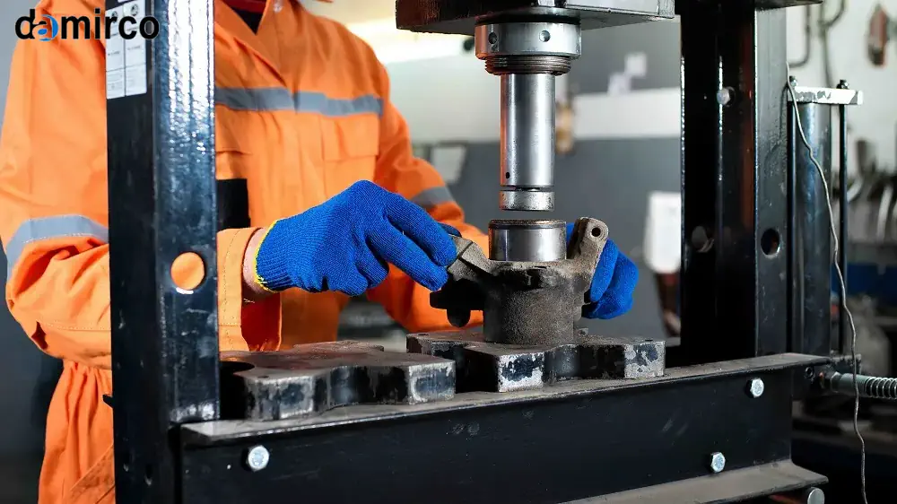 عکس دستگاه پرس هیدرولیک