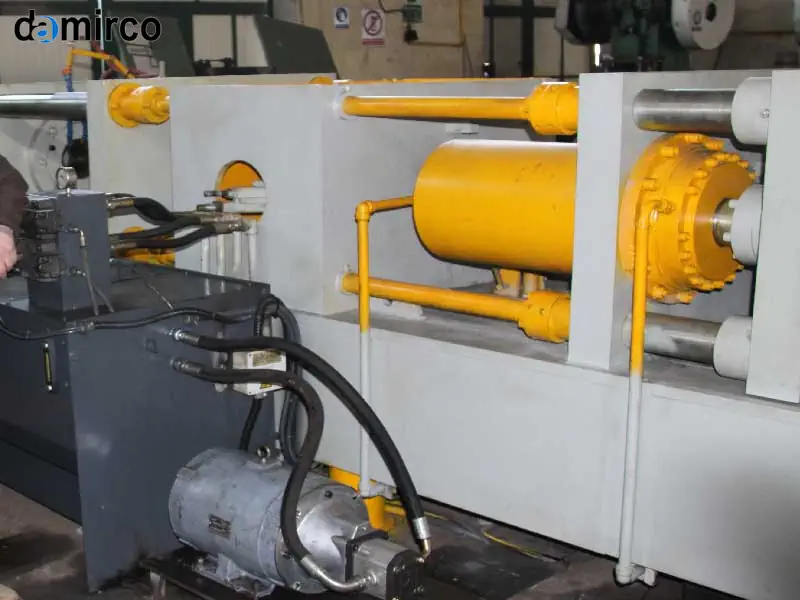 عکس دستگاه پرس هیدرولیک