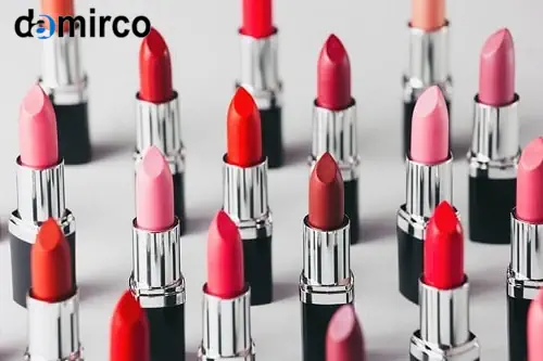 دستگاه پرکن رژ لب اتوماتیک در حال کار