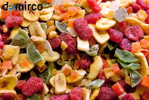 دستگاه میوه خشک کن صنعتی بزرگ با سینی‌های متعدد در حال کار