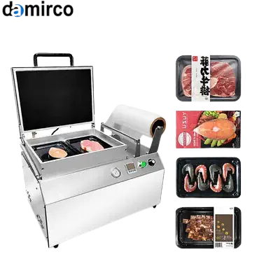 یک دستگاه اسکین پک دستی رومیزی در حال بسته‌بندی یک قطعه صنعتی بر روی مقوای مخصوص.