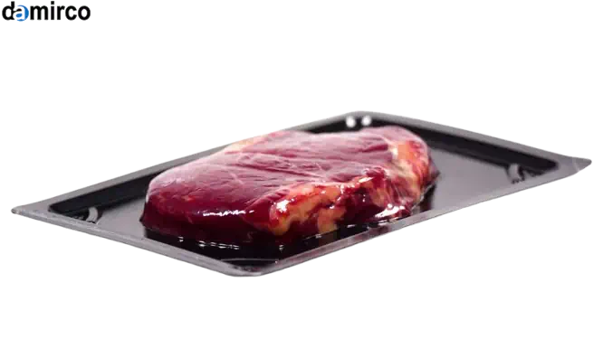 تصویر یک دستگاه بسته بندی اسکین پک صنعتی در حال بسته بندی قطعات فلزی روی کارت مقوایی