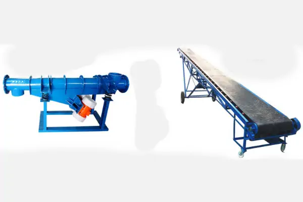 تصویر مقایسه‌ای که تفاوت کانوایر ارتعاشی فلزی و نوار نقاله تسمه‌ای پلاستیکی را در یک محیط صنعتی نشان می‌دهد