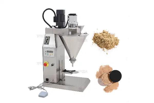 یک دستگاه پرکن پودری اتوماتیک در حال پر کردن بسته‌های ادویه در یک خط تولید صنعتی