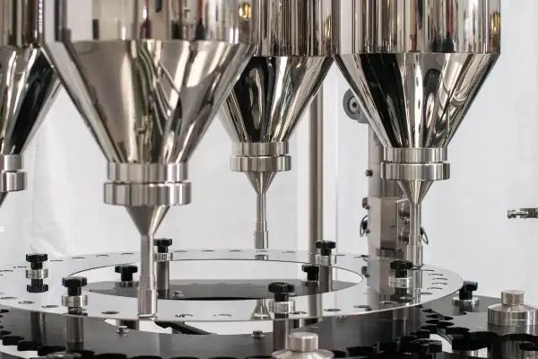 نمایی از یک دستگاه بسته بندی توزین دار مدرن که از فناوری‌های هوشمند بهره می‌برد