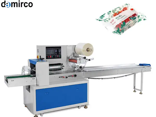 تکنسین در حال بررسی و تعمیر دستگاه بسته بندی پیلو پک صنعتی پیشرفته