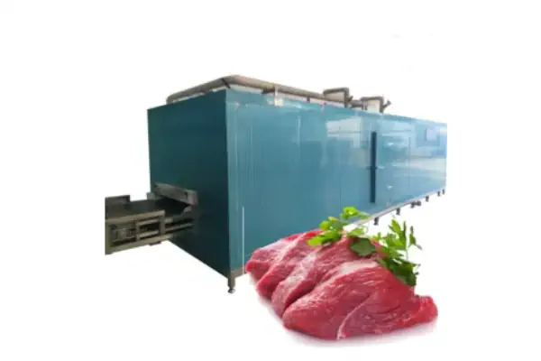 تونل سرد کن صنعتی در حال کار در یک کارخانه مواد غذایی