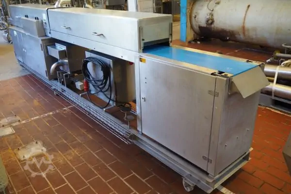 تصویر یک تونل سرد کن دست دوم صنعتی در یک کارخانه مواد غذایی