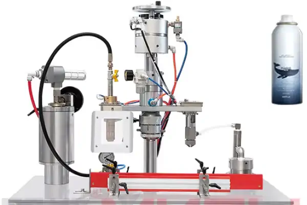 یک خط تولید کامل با دستگاه پرکن گاز اسپری اتوماتیک در یک کارخانه صنعتی