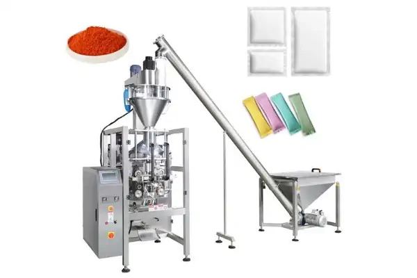 دستگاه پرکن پودری ساشه در خط تولید صنعتی در حال پر کردن بسته‌های کوچک ادویه