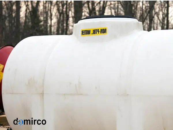 انواع تانکر پلاستیکی افقی و عمودی در ظرفیت‌های مختلف