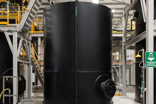 نمایش انواع تانکرهای پلاستیکی افقی، عمودی و مکعبی با قیمت‌های مختلف