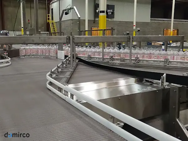 مقایسه تصویری میز ترافیک و نوار نقاله در یک خط تولید صنعتی مدرن