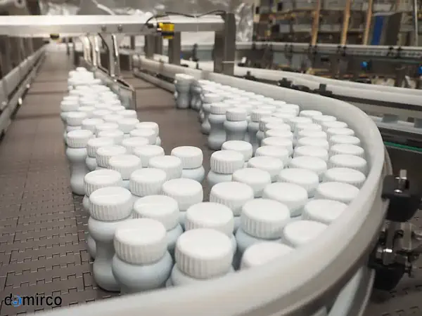 نمای نزدیک از مکانیک داخلی و صفحه چرخان یک میز ترافیک گردان صنعتی