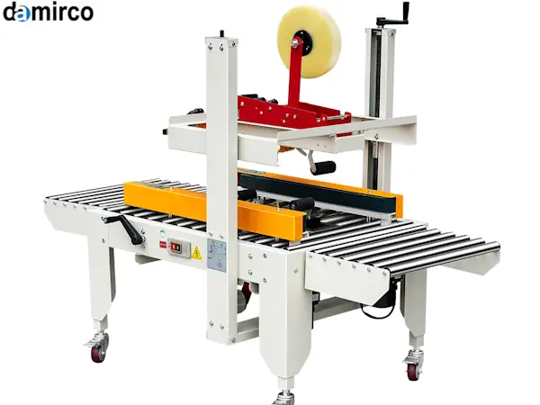 نوار چسب مخصوص دستگاه چسب زن صنعتی در حال استفاده روی خط بسته بندی کارتن