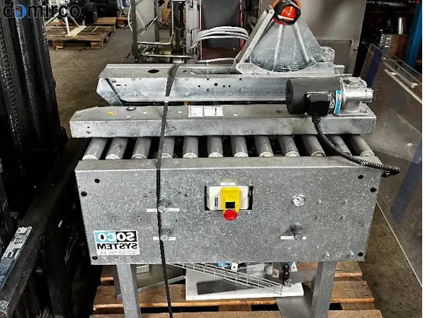 تصویری از دو دستگاه چسب زن اتوماتیک و نیمه اتوماتیک در کنار هم برای نمایش تفاوت آنها