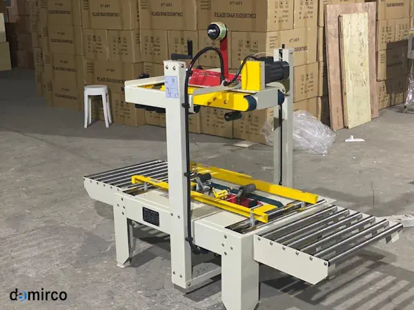 انواع دستگاه چسب زن کارتن صنعتی در یک خط تولید پیشرفته