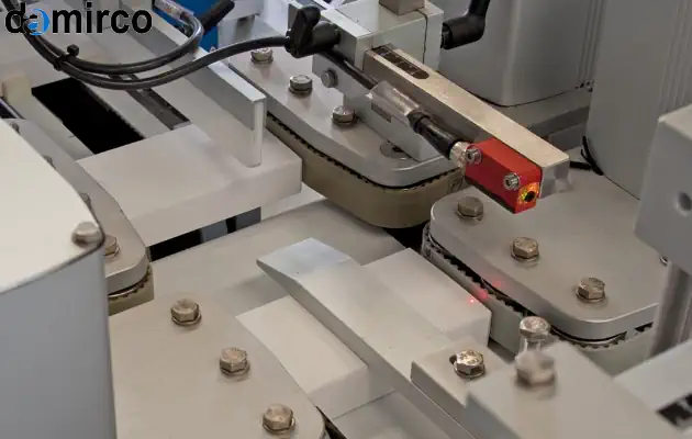 بارکد دو بعدی اصالت دارو چاپ شده روی جعبه یک محصول دارویی