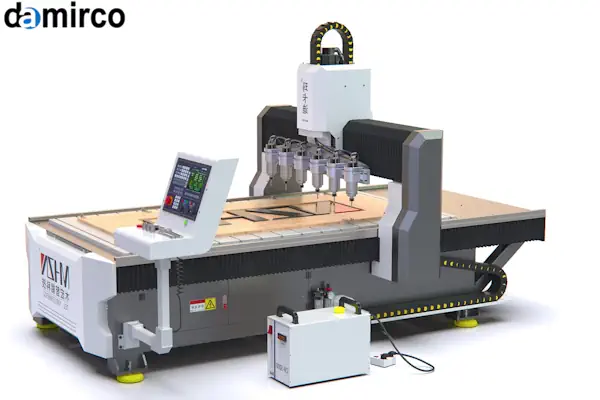 کارآفرینی در حال استفاده از دستگاه حکاکی لیزری پرتابل برای حکاکی روی یک محصول چرمی در یک بازارچه، که مزایای مشاغل سیار را نشان می‌دهد.