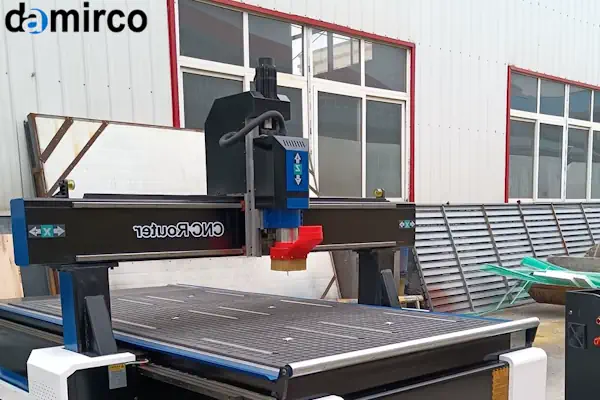 تصویر مقایسه‌ای از عملکرد دستگاه حکاکی لیزری فایبر روی فلز و دستگاه CO2 روی چوب