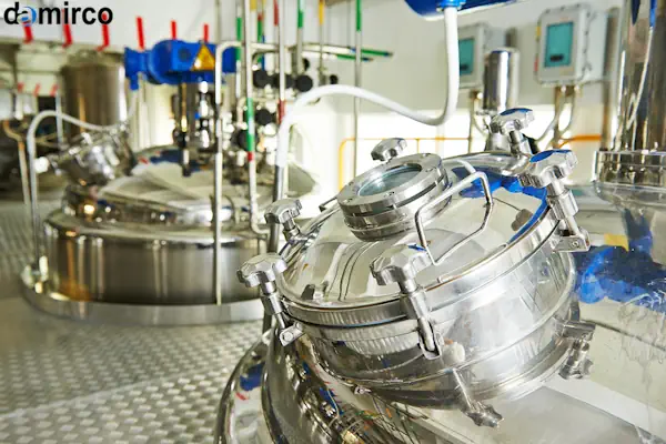 میکسر مایعات صنعتی استیل ضد زنگ با موتور و گیربکس در یک واحد تولیدی