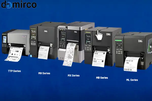 تصویری از یک لیبل پرینتر صنعتی و یک لیبل پرینتر رومیزی در کنار هم