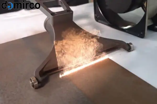 تصویری ترکیبی از چهار نوع دستگاه زنگ زدا شامل لیزری، سندبلاست، واترجت و التراسونیک