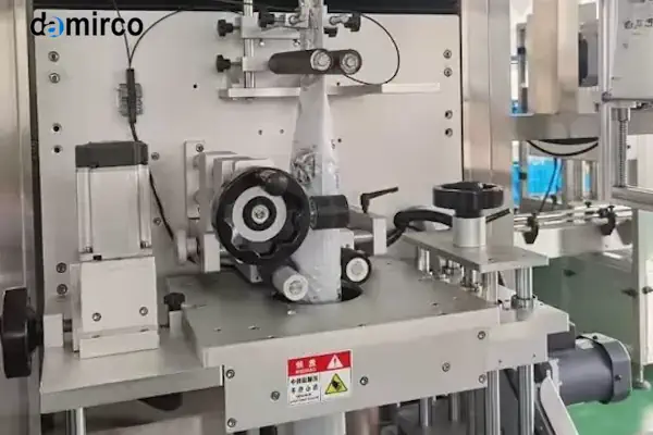 تصویری از قطعات مختلف یک دستگاه لیبل شیرینگ صنعتی