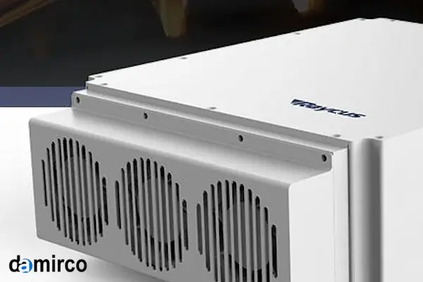 تصویر شماتیک از داخل یک سورس لیزر فایبر صنعتی با نمایش اجزای کلیدی موثر بر طول عمر آن