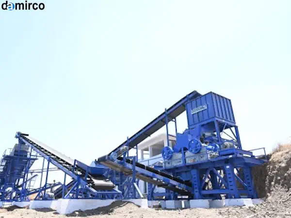 تعمیر و نگهداری یک دستگاه سنگ شکن فکی در یک کارخانه