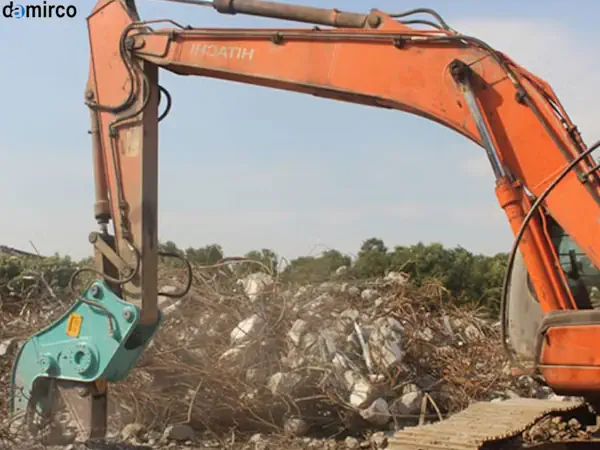 تصویر یک دستگاه سنگ شکن هیدروکن (مخروطی) بزرگ در یک کارخانه فرآوری مواد معدنی