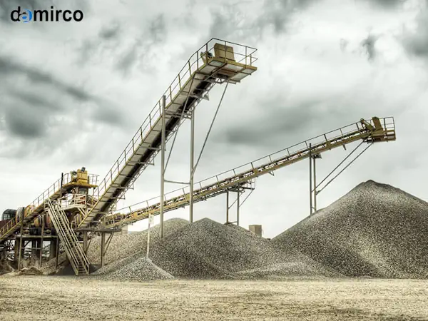 تصویری از انواع دستگاه های سنگ شکن صنعتی در یک کارخانه فرآوری مواد معدنی