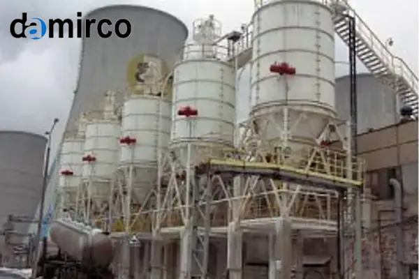 تصویری از یک دستگاه ایربلستر نصب شده روی یک سیلو در یک کارخانه صنعتی