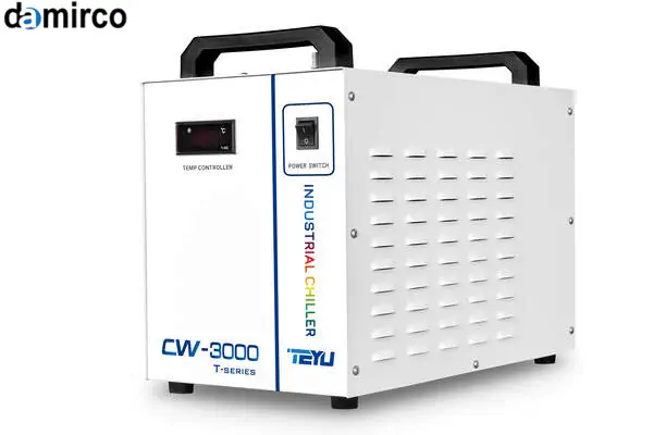 یک دستگاه چیلر لیزر فایبر صنعتی با نمایشگر دیجیتال دما
