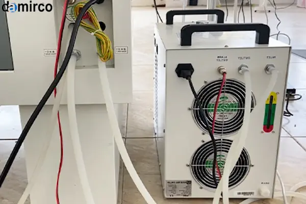 نمودار شماتیک طرز کار چیلر لیزر و سیکل تبرید تراکمی