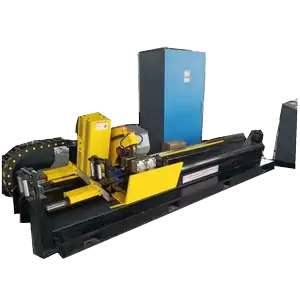 عکس لوله آهنی سیاه رنگ در دستگاه برش لوله پروفیل و ورق